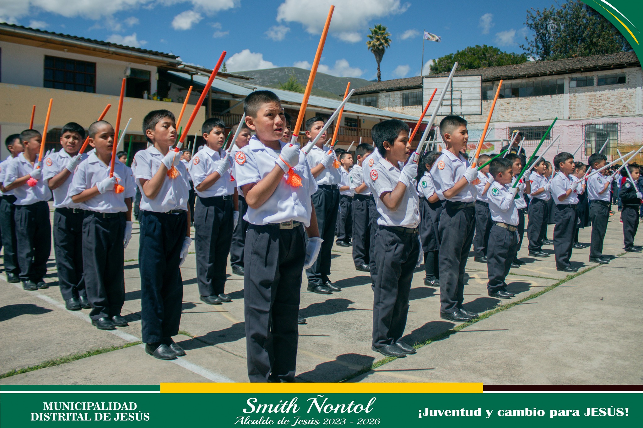 Juramentación de brigaderes y polícias escolares de la IE 82063