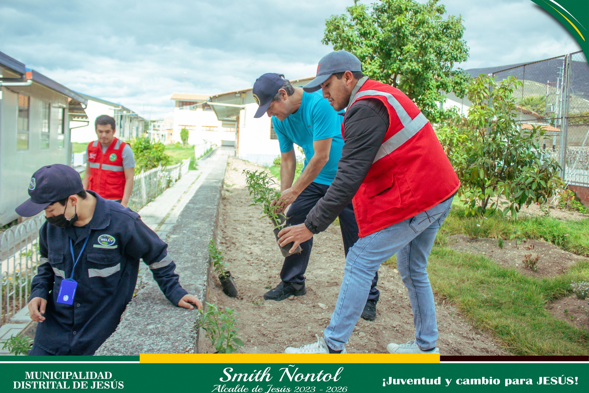 Donación de plantas de jardín al colegio COAR